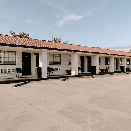 The Cowboy Motel Camp Wood Eksteriør bilde